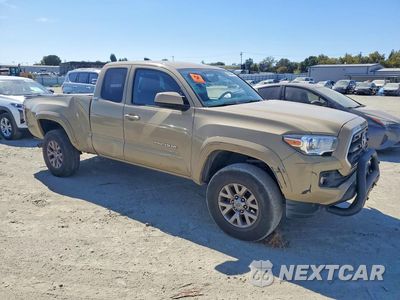 Czwarte zdjęcie samochodu z boku: 2016 TOYOTA TACOMA SR5 V6 VIN:5TFSZ5AN5GX028836 - miniatura