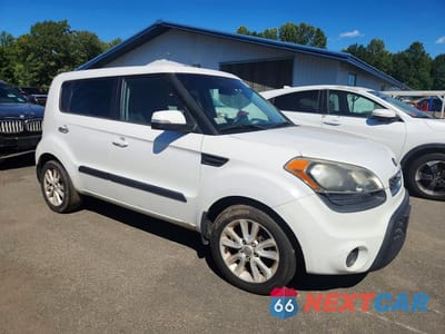 Czwarte zdjęcie samochodu z boku: 2013 KIA SOUL + VIN:KNDJT2A61D7551612 - miniatura