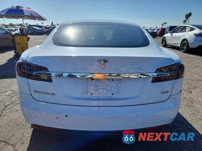 Zdjęcie 6 z 12 samochodu: 2015 TESLA MODEL S 70D VIN:5YJSA1S24FF086059 - miniatura
