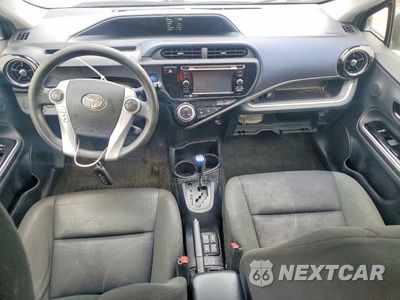Zdjęcie 8 z 12 samochodu: 2015 TOYOTA PRIUS C THREE VIN:JTDKDTB3XF1110224 - miniatura