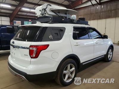 Trzecie zdjęcie samochodu z tyłu: 2017 FORD EXPLORER XLT VIN:1FM5K8D81HGD46698 - miniatura