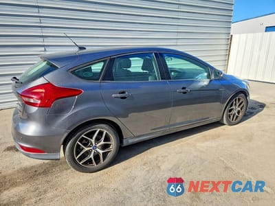 Trzecie zdjęcie samochodu z tyłu: 2018 FORD FOCUS SEL VIN:1FADP3M21JL303997 - miniatura