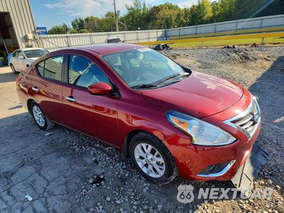 Czwarte zdjęcie samochodu z boku: 2019 NISSAN VERSA SV VIN:3N1CN7AP1KL822060 - miniatura