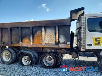 Zdjęcie 13 z 13 samochodu: 2003 VOLVO VHD VIN:4V5KC9UF23N338493 - miniatura