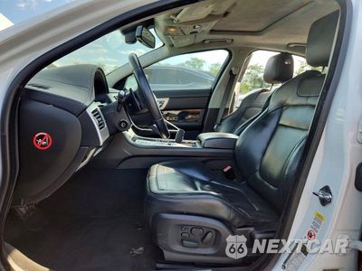 Zdjęcie 7 z 12 samochodu: 2013 JAGUAR XF VIN:SAJWA0ES9DPS63958 - miniatura