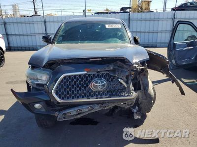 Piąte zdjęcie samochodu w środku: 2018 TOYOTA TACOMA TRD OFF-ROAD VIN:3TMAZ5CN4JM066175 - miniatura