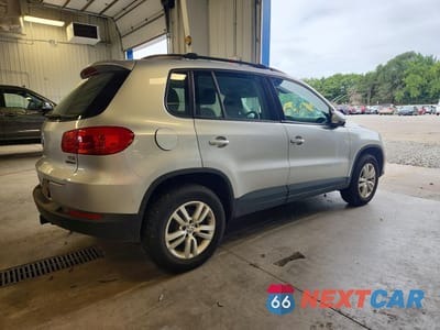 Trzecie zdjęcie samochodu z tyłu: 2016 VOLKSWAGEN TIGUAN S VIN:WVGBV7AX0GW604486 - miniatura