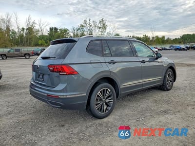 Trzecie zdjęcie samochodu z tyłu: 2024 VOLKSWAGEN TIGUAN WOLFSBURG VIN:3VVAB7AX3RM232431 - miniatura