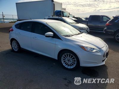 Czwarte zdjęcie samochodu z boku: 2016 FORD FOCUS BEV VIN:1FADP3R48GL227410 - miniatura