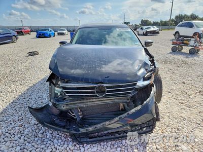 Piąte zdjęcie samochodu w środku: 2017 VOLKSWAGEN JETTA SE VIN:3VWDB7AJ2HM265844 - miniatura