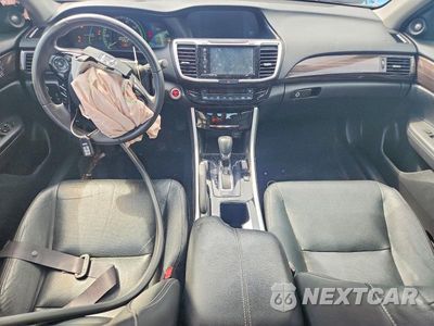 Zdjęcie 8 z 13 samochodu: 2017 HONDA ACCORD TOURING HYBRID VIN:JHMCR6F72HC001623 - miniatura