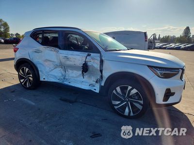 Czwarte zdjęcie samochodu z boku: 2023 VOLVO XC40 ULTIMATE VIN:YV4L12UX4P2101969 - miniatura