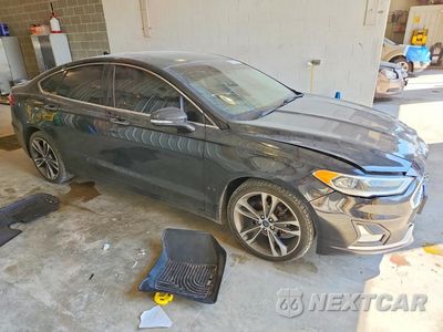 Czwarte zdjęcie samochodu z boku: 2019 FORD FUSION TITANIUM VIN:3FA6P0D94KR116745 - miniatura