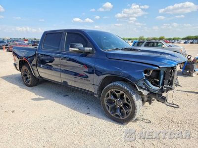 Czwarte zdjęcie samochodu z boku: 2021 RAM 1500 LIMITED VIN:1C6SRFHT9MN518429 - miniatura