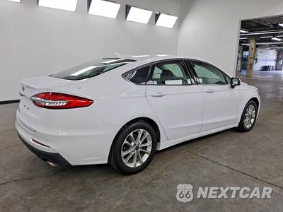 Trzecie zdjęcie samochodu z tyłu: 2020 FORD FUSION SE VIN:3FA6P0HD0LR148401 - miniatura