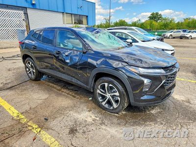Czwarte zdjęcie samochodu z boku: 2024 CHEVROLET TRAX 1RS VIN:KL77LGE20RC147257 - miniatura