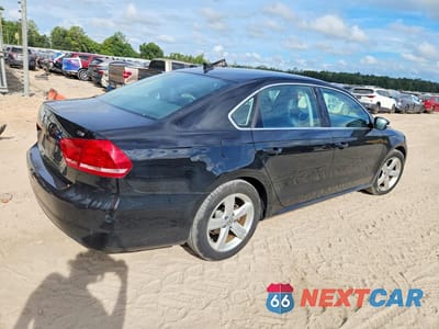 Trzecie zdjęcie samochodu z tyłu: 2015 VOLKSWAGEN PASSAT S VIN:1VWAT7A38FC087552 - miniatura