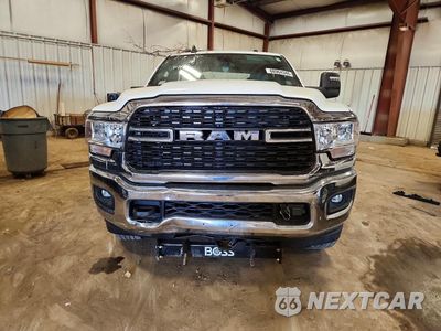 Piąte zdjęcie samochodu w środku: 2024 RAM 2500 BIG HORN VIN:3C6UR5DJ5RG322835 - miniatura
