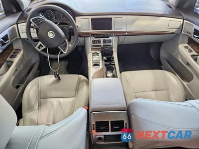 Zdjęcie 8 z 12 samochodu: 2013 JAGUAR XF VIN:SAJWJ0EFXD8S87487 - miniatura