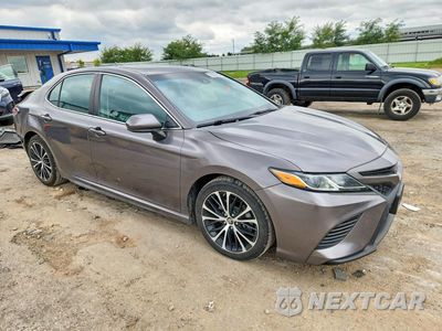 Czwarte zdjęcie samochodu z boku: 2018 TOYOTA CAMRY SE VIN:4T1B11HK0JU017324 - miniatura