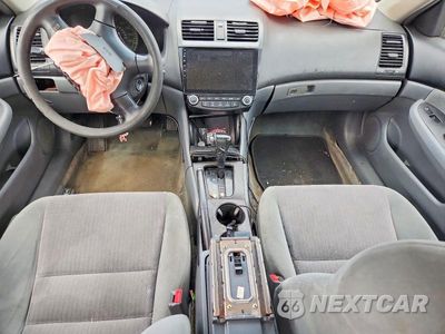 Zdjęcie 8 z 12 samochodu: 2004 HONDA ACCORD LX VIN:1HGCM56364A036017 - miniatura