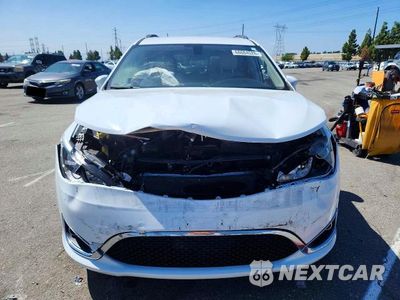 Piąte zdjęcie samochodu w środku: 2018 CHRYSLER PACIFICA TOURING L VIN:2C4RC1BG5JR305676 - miniatura