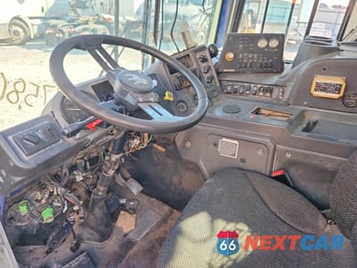 Zdjęcie 8 z 13 samochodu: 2013 MACK 600 MRU600 VIN:1M2AV17C7DM010353 - miniatura