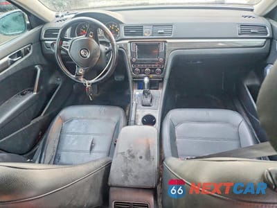 Zdjęcie 8 z 12 samochodu: 2017 VOLKSWAGEN PASSAT SE VIN:1VWBT7A35HC016753 - miniatura