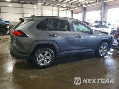 Trzecie zdjęcie samochodu z tyłu: 2024 TOYOTA RAV4 XLE VIN:2T3P1RFV8RC473738 - miniatura