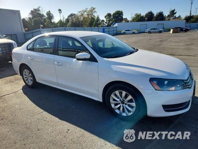 Czwarte zdjęcie samochodu z boku: 2013 VOLKSWAGEN PASSAT S VIN:1VWAP7A36DC023270 - miniatura