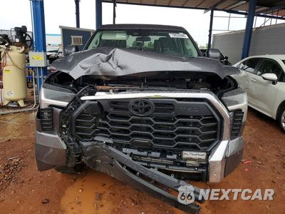 Piąte zdjęcie samochodu w środku: 2024 TOYOTA TUNDRA SR5 VIN:5TFLA5DB2RX149033 - miniatura