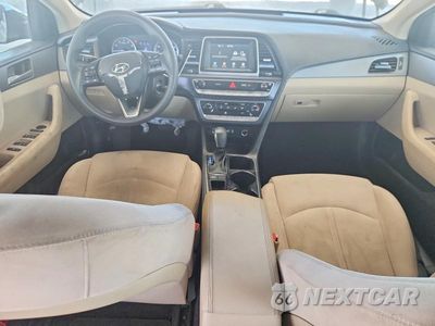 Zdjęcie 8 z 12 samochodu: 2018 HYUNDAI SONATA SE VIN:5NPE24AF6JH698807 - miniatura