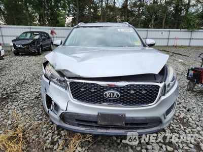 Piąte zdjęcie samochodu w środku: 2017 KIA SORENTO LX VIN:5XYPGDA3XHG267131 - miniatura
