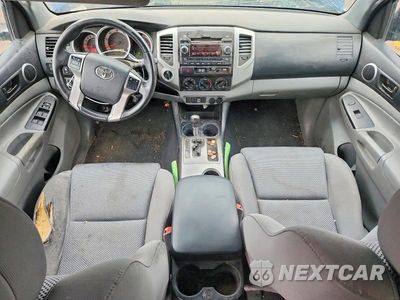 Zdjęcie 8 z 12 samochodu: 2012 TOYOTA TACOMA V6 VIN:3TMLU4EN7CM089760 - miniatura