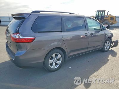 Trzecie zdjęcie samochodu z tyłu: 2015 TOYOTA SIENNA LE VIN:5TDKK3DCXFS621308 - miniatura