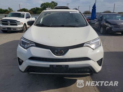 Piąte zdjęcie samochodu w środku: 2018 TOYOTA RAV4 SE VIN:JTMNFREV9JJ751087 - miniatura