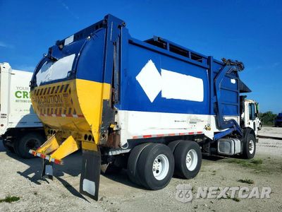 Trzecie zdjęcie samochodu z tyłu: 2011 MACK MRU613 REFUSE TRUCK VIN:1M2AV04C5BM008077 - miniatura
