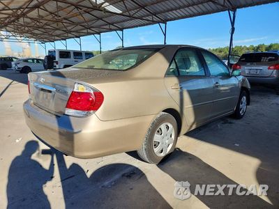 Trzecie zdjęcie samochodu z tyłu: 2005 TOYOTA CAMRY LE VIN:4T1BE32K55U574356 - miniatura