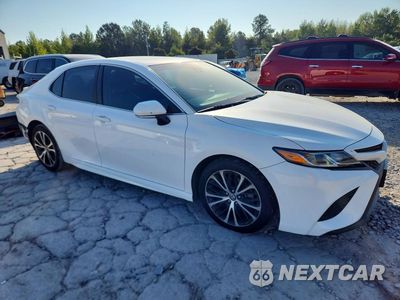 Czwarte zdjęcie samochodu z boku: 2018 TOYOTA CAMRY SE VIN:4T1B11HK9JU538591 - miniatura