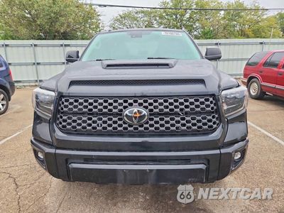 Piąte zdjęcie samochodu w środku: 2019 TOYOTA TUNDRA CREWMAX SR5 VIN:5TFDW5F11KX867611 - miniatura