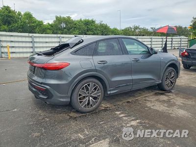 Trzecie zdjęcie samochodu z tyłu: 2026 AUDI Q5 SPORTBACK PREMIUM VIN:WA1DAAGU5T2064731 - miniatura