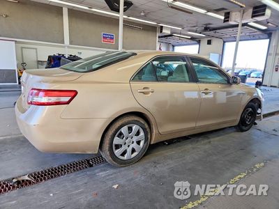 Trzecie zdjęcie samochodu z tyłu: 2010 TOYOTA CAMRY LE VIN:4T1BF3EK8AU022076 - miniatura