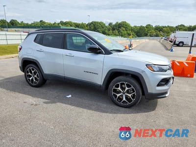 Czwarte zdjęcie samochodu z boku: 2025 JEEP COMPASS LIMITED VIN:3C4NJDCN2ST510759 - miniatura
