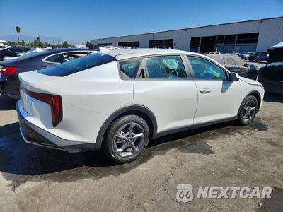 Trzecie zdjęcie samochodu z tyłu: 2025 KIA K4 LXS VIN:3KPFT4DE5SE080789 - miniatura