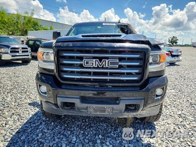 Piąte zdjęcie samochodu w środku: 2018 GMC SIERRA K2500 SLT VIN:1GT12TEYXJF226477 - miniatura