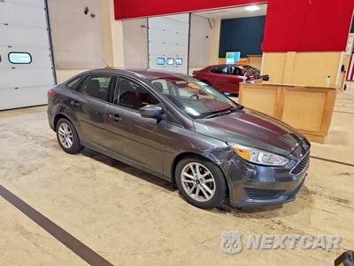 Czwarte zdjęcie samochodu z boku: 2018 FORD FOCUS SE VIN:1FADP3F22JL254239 - miniatura