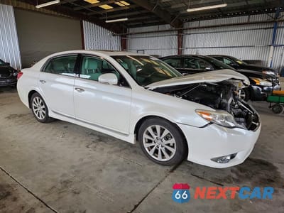 Czwarte zdjęcie samochodu z boku: 2012 TOYOTA AVALON LIMITED VIN:4T1BK3DB4CU470234 - miniatura