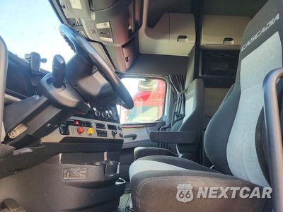 Zdjęcie 7 z 13 samochodu: 2021 FREIGHTLINER CASCADIA 126 SEMI TRUCK VIN:3AKJHHDR8MSMU3924 - miniatura