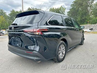 Trzecie zdjęcie samochodu z tyłu: 2026 TOYOTA SIENNA LE VIN:5TDKRKEC9TS298188 - miniatura