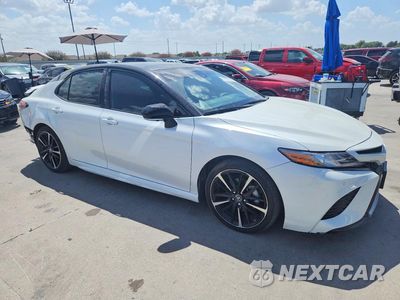 Czwarte zdjęcie samochodu z boku: 2019 TOYOTA CAMRY XSE VIN:4T1B61HK6KU275284 - miniatura
